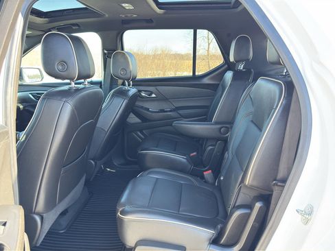 Used 2022 Chevrolet Traverse Premier w/ Redline Edition image 38