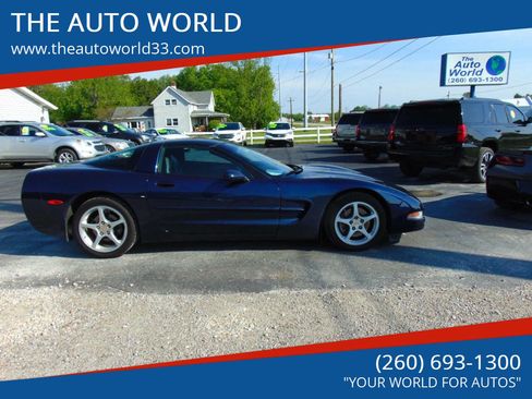 Used 2001 Chevrolet Corvette Coupe w/ Preferred Equipment Group1 RWD image 1