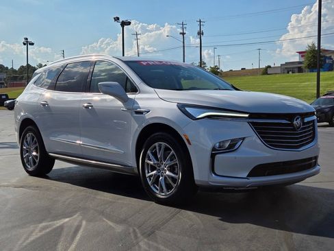 Used 2023 Buick Enclave Essence w/ Experience Buick Package FWD image 7