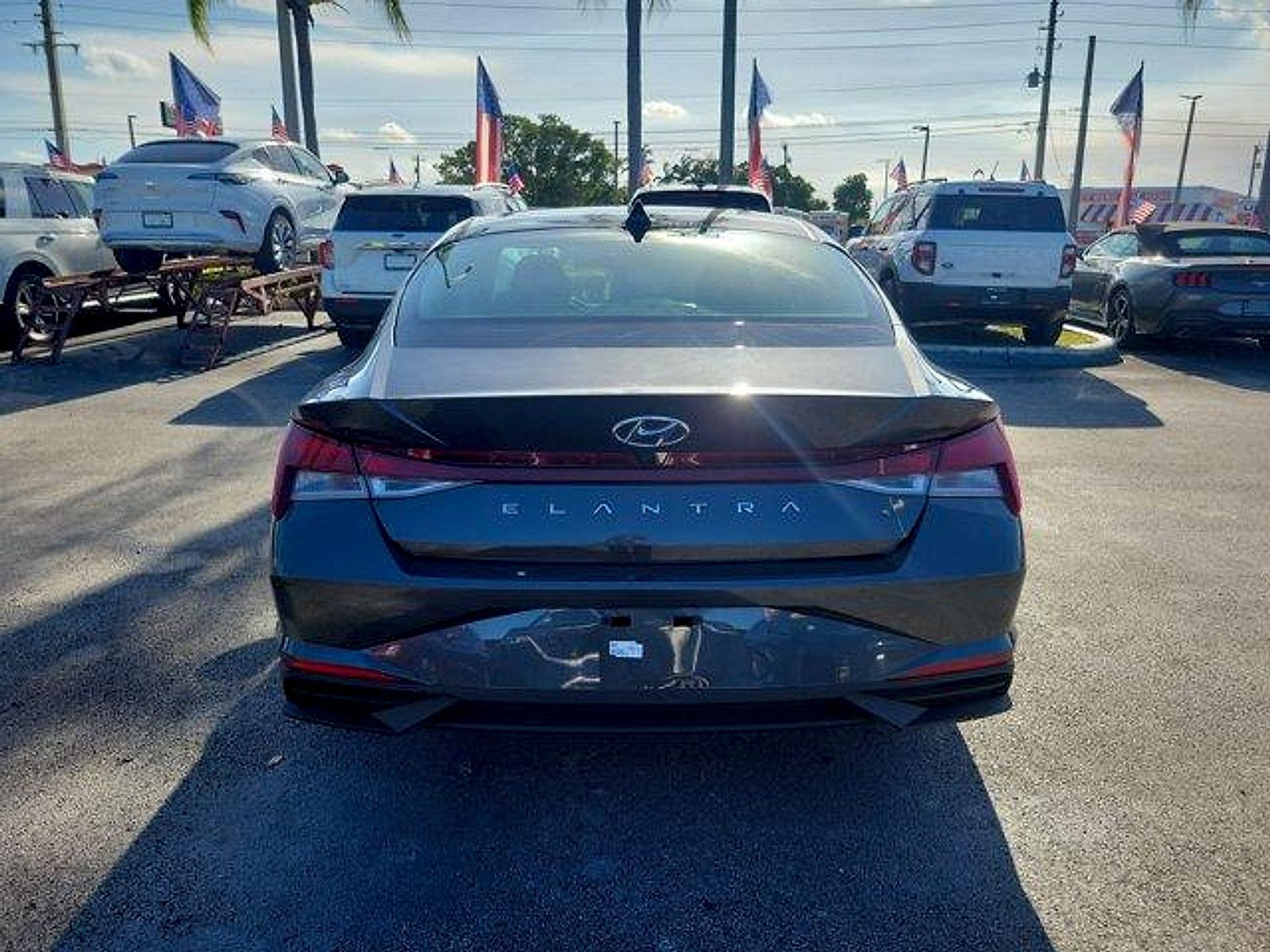 Used 2022 Hyundai Elantra SEL w/ Convenience Package FWD image 6