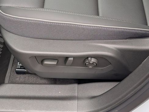 New 2026 Buick Envision Avenir image 9