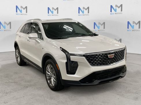 Used 2024 Cadillac XT4 Premium Luxury w/ Cold Weather Package image 7