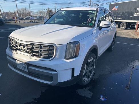 Used 2025 Kia Telluride S image 1