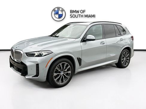 Certified 2024 BMW X5 xDrive40i w/ M Sport Package image 3