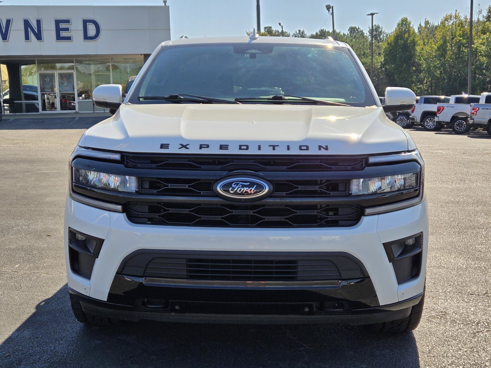 Used 2022 Ford Expedition Limited AWD/4WD image 3