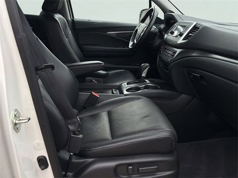 Used 2017 Honda Ridgeline RTL image 11