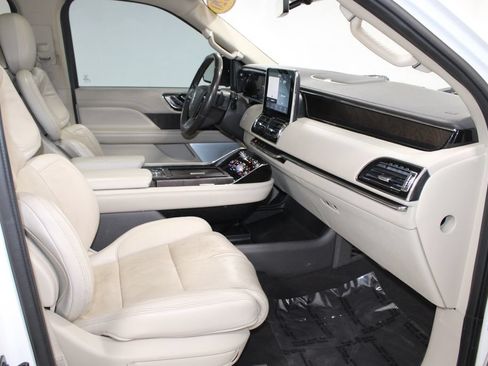 Used 2020 Lincoln Navigator L Reserve w/ Luxury Package AWD/4WD image 30