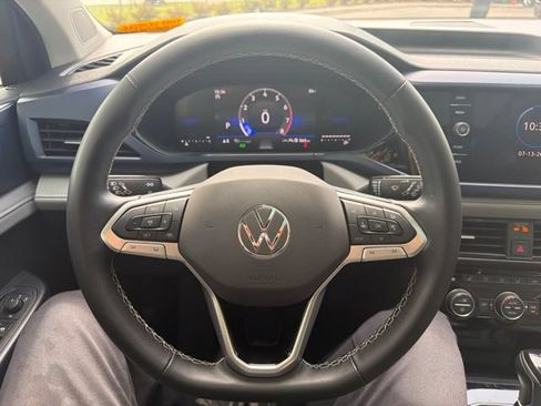 Used 2024 Volkswagen Taos SE w/ Panoramic Sunroof Package FWD image 7