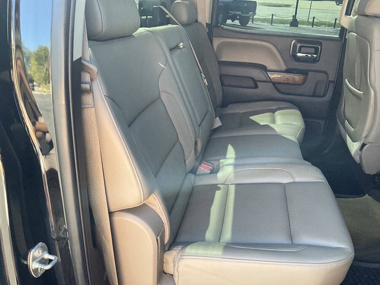 Used 2015 GMC Sierra 2500 SLT w/ Duramax Plus Package AWD/4WD image 28