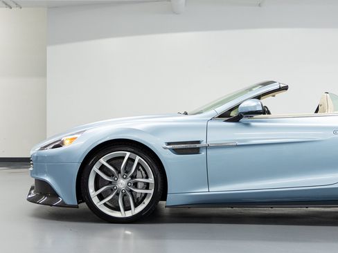 Used 2016 Aston Martin Vanquish Volante RWD image 21