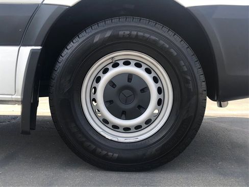 Used 2018 Mercedes-Benz Sprinter 2500 image 30