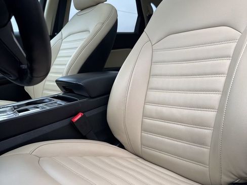 Used 2024 Ford Edge SEL w/ Convenience Package image 3