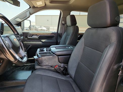 Used 2024 Chevrolet Silverado 2500 LT w/ Convenience Package AWD/4WD image 12