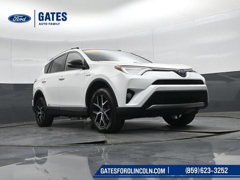 Used 2018 Toyota RAV4 SE AWD/4WD image 40