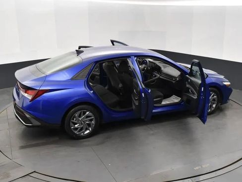 Used 2024 Hyundai Elantra SEL FWD image 6
