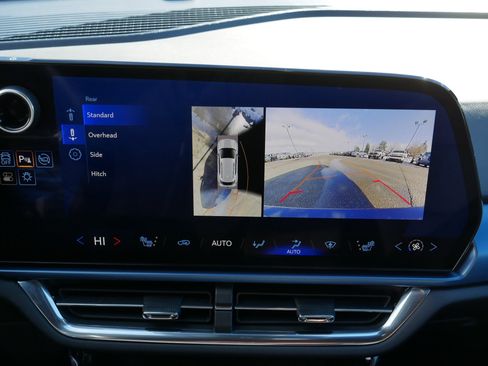 Used 2024 Chevrolet Equinox EV LT w/ LPO, Trailering Package image 27