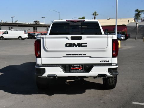 Used 2022 GMC Sierra 1500 AT4 w/ AT4 Premium Package image 7