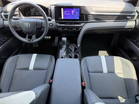 Used 2025 Toyota Camry SE w/ Convenience Package FWD image 11