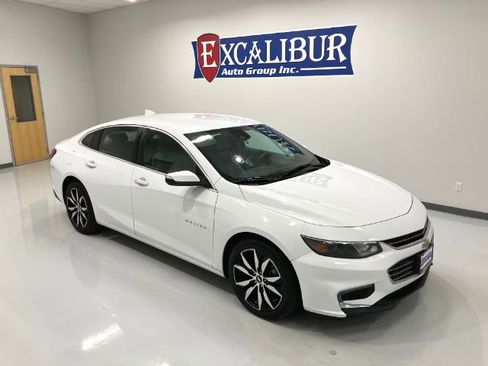 Used 2018 Chevrolet Malibu LT w/ Driver Confidence Package image 49