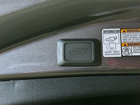 Used 2017 Toyota RAV4 Limited FWD image 29