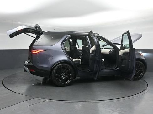 Used 2024 Land Rover Discovery Metropolitan Edition AWD/4WD image 57