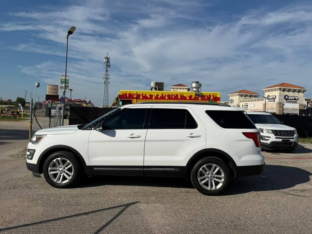 Used 2017 Ford Explorer XLT w/ Equipment Group 201A FWD image 21