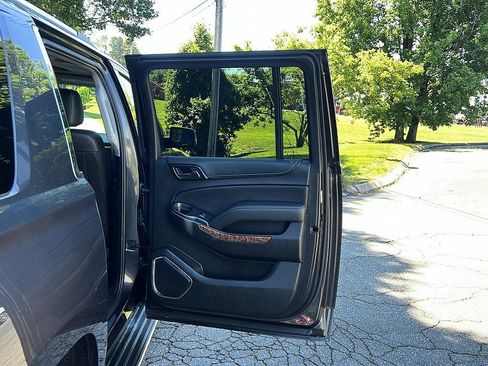 Used 2017 Chevrolet Suburban Premier AWD/4WD image 32