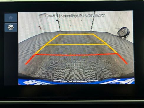 Used 2025 Hyundai Venue SEL FWD image 4