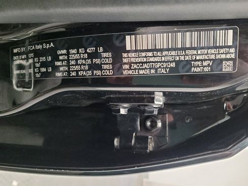 Used 2016 Jeep Renegade Limited image 33