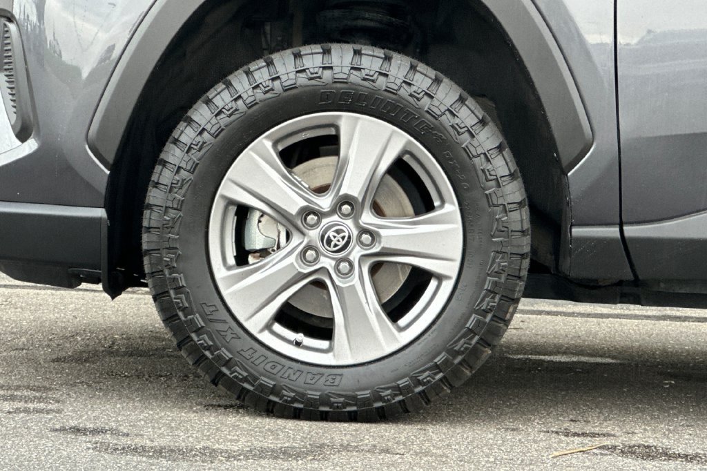Used 2025 Toyota RAV4 XLE AWD/4WD image 10