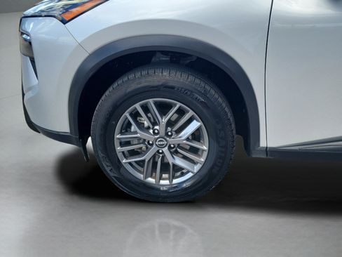 Used 2024 Nissan Rogue S AWD/4WD image 32