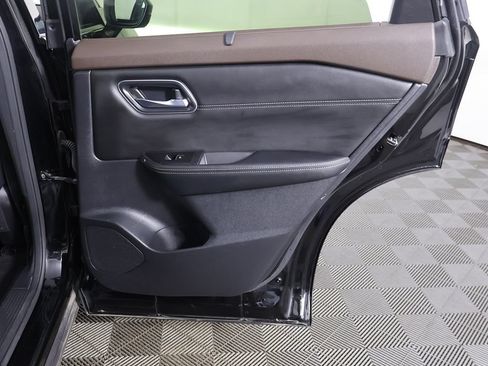 Used 2023 Nissan Rogue Platinum AWD/4WD image 31