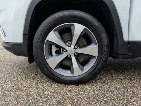 Used 2022 Jeep Cherokee Limited AWD/4WD image 34