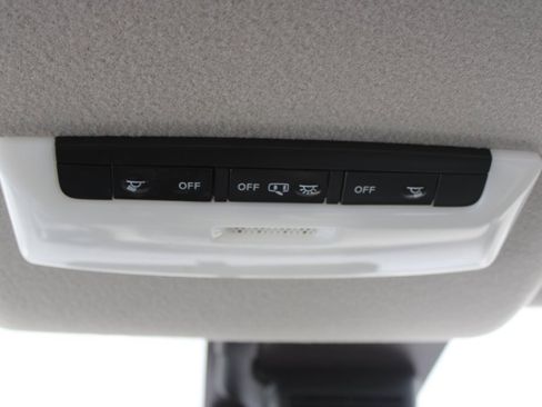 Used 2022 Nissan Versa SV w/ Trunk Package image 20