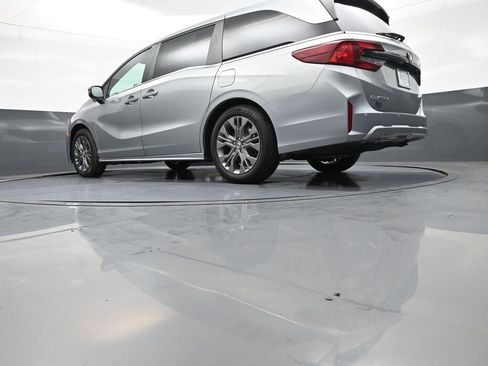 Certified 2025 Honda Odyssey Touring image 35