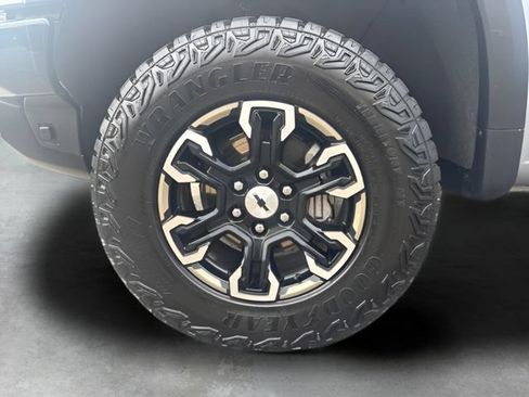 Used 2023 Chevrolet Silverado 1500 ZR2 w/ Technology Package AWD/4WD image 40