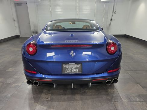 Used 2016 Ferrari California T image 21