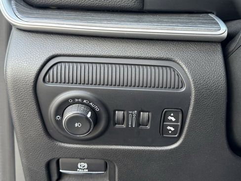 Used 2024 Jeep Wagoneer Series II w/ Flexible Seating Group image 20