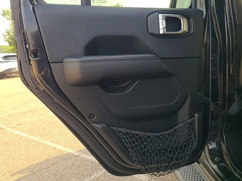 Used 2018 Jeep Wrangler Unlimited Sahara w/ Uconnect 4C Nav & Sound Group AWD/4WD image 22