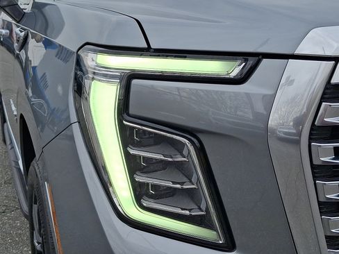 Used 2026 GMC Yukon XL Denali w/ Advanced Technology Package image 9