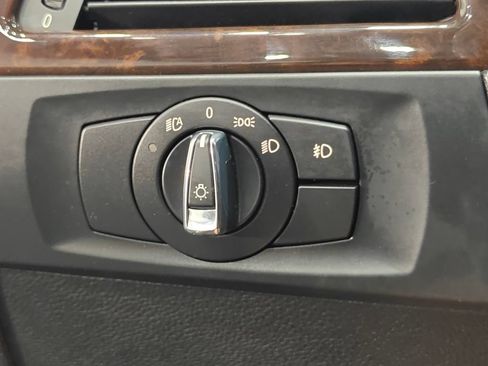 Used 2011 BMW 328i xDrive Coupe AWD/4WD image 9