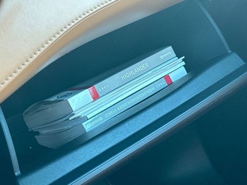 Used 2021 Toyota Highlander Platinum image 34