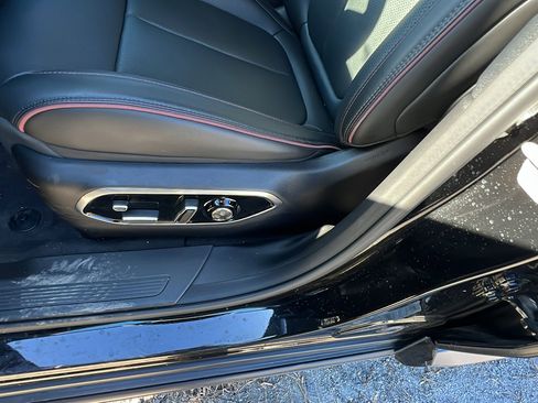 Used 2024 Jeep Wagoneer Launch Edition image 17