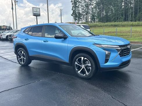 Certified 2025 Chevrolet Trax RS FWD image 2