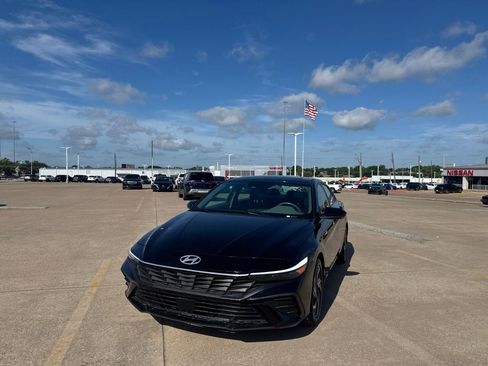 Used 2024 Hyundai Elantra SEL w/ Convenience Package FWD image 6