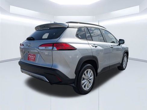Used 2024 Toyota Corolla Cross LE FWD image 4