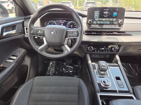 Used 2024 Mitsubishi Outlander SE Black Edition FWD image 28