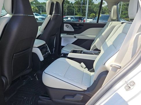 Used 2023 Lincoln Aviator Black Label Grand Touring w/ Class IV Trailer Tow Package AWD/4WD image 11
