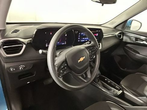 Used 2025 Chevrolet TrailBlazer LT FWD image 14