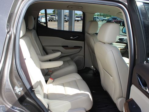 Used 2019 GMC Acadia Denali w/ Technology Package AWD/4WD image 18